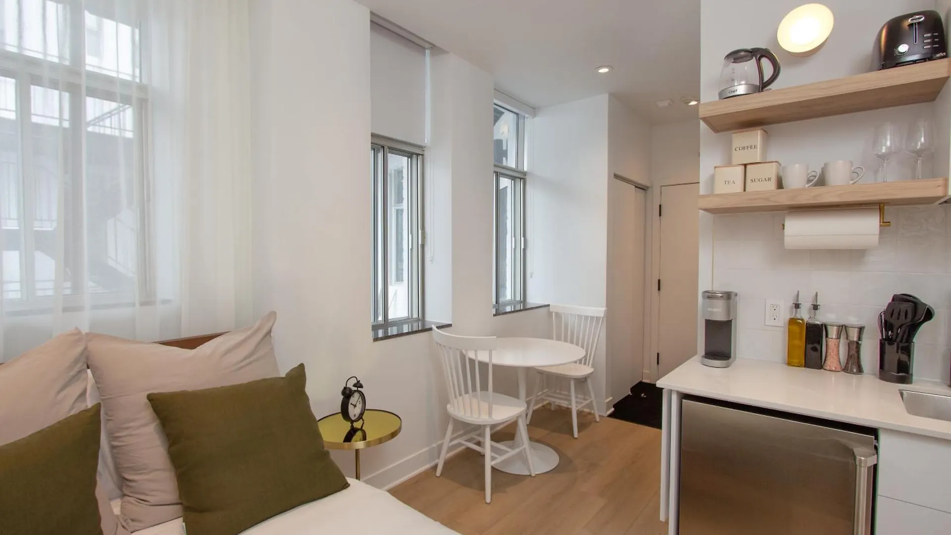 Studio #6 - Self Check-In - Plateau - St-Denis Montreal Apartment