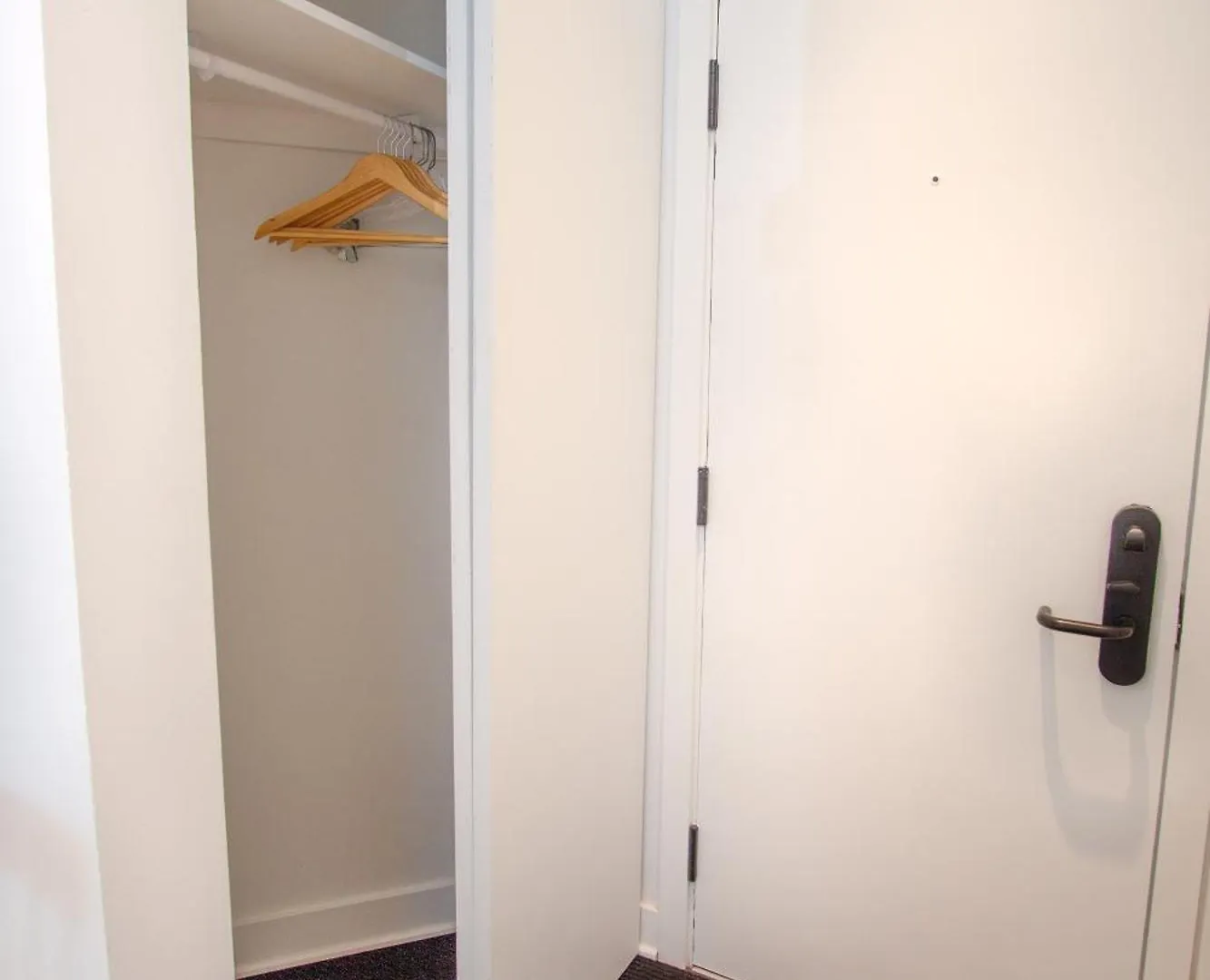 Studio #6 - Self Check-In - Plateau - St-Denis Montreal 0*,  Canada